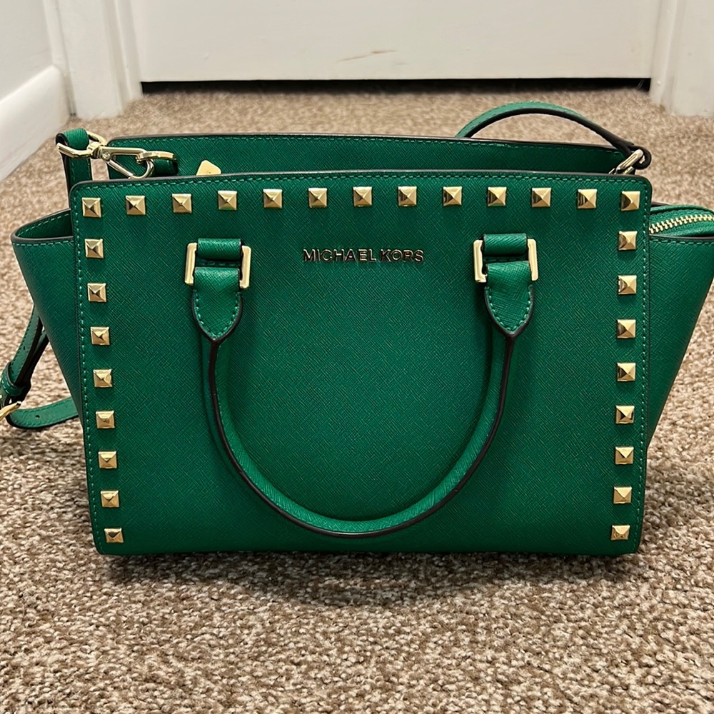 Lovely green MK shoulder bag with gold hardware